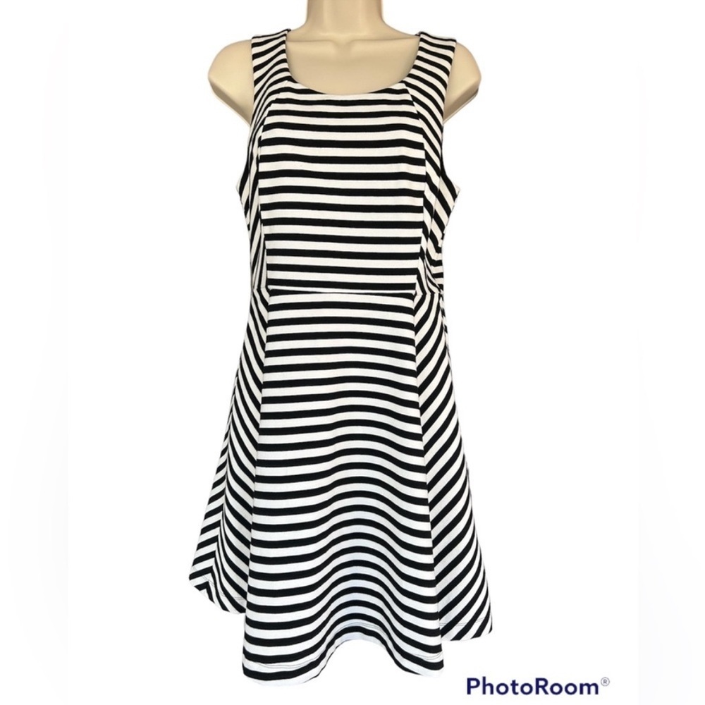 Express sleeveless black and white stripe dress size M